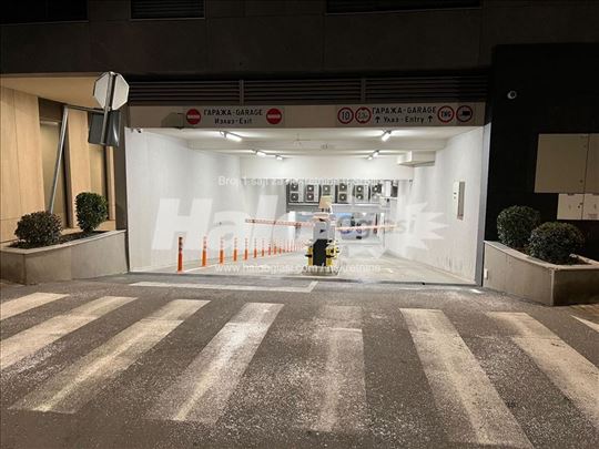 Novi Dorćol, prostrano garažno mesto