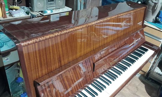 Pianino Petrof, model 114