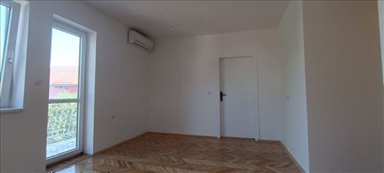 Renoviran stan na južnom Telepu,odmah useljiv