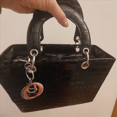 Šik, potpuno nova torba