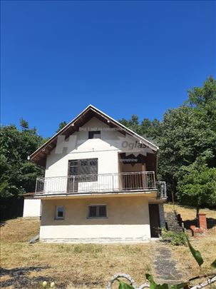 Vikend kuća i pomoćni objekat