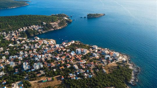 Crna Gora, Utjeha, Hladna uvala