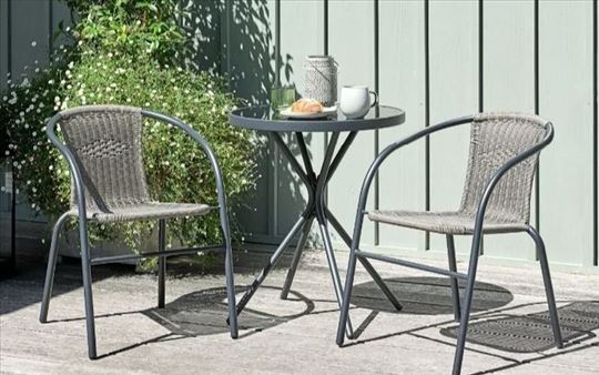 Dve stolice i sto novo bastenska garnitura akcija