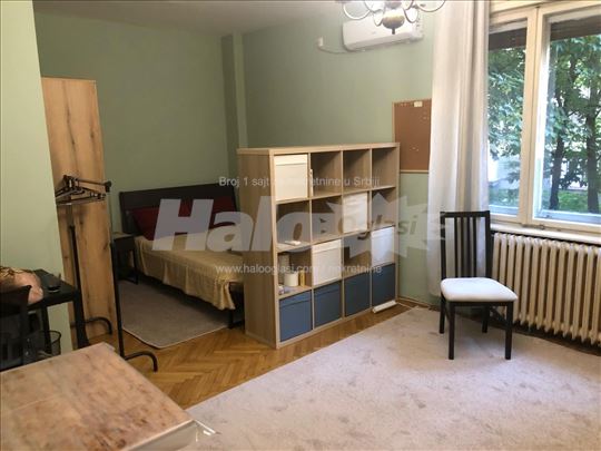 Garsonjera od 30 m² u ulici Majke Jevrosime