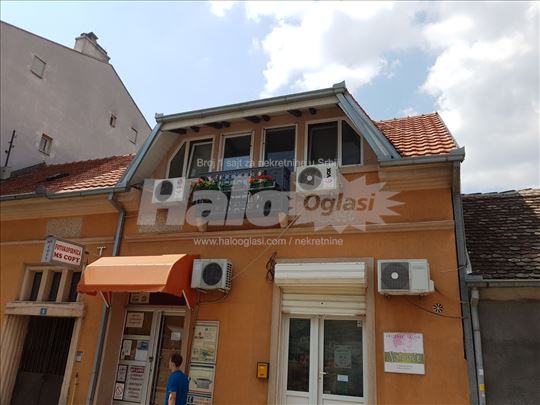 Izdajem dvosoban stan u centru Pančeva 