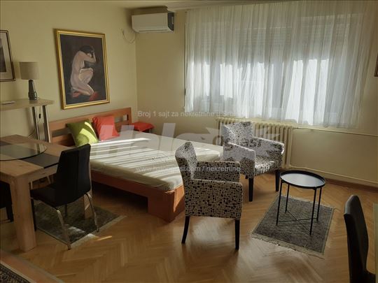 Komforna garsonjera-apartman 32kvm, cg, nameštena