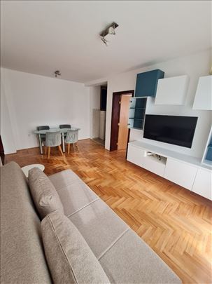 Lep 2.5 stan, 50m2, Bulevar Evrope