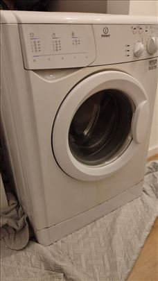 Na prodaju mašina za veš marke Indesit