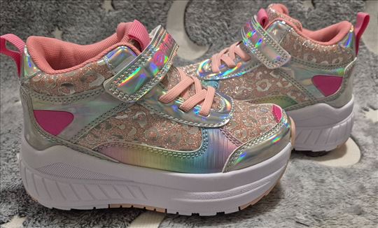 Patike sa točkićima, ima brojeva dok traju zalihe