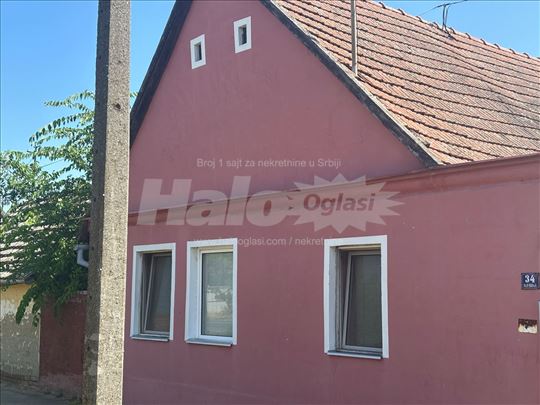 Prodajem polunameštenu kuću u Čoki - 6ari placa