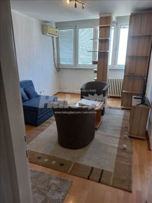 Stan 50m² u Pariskim Komunama 2 – odmah dostupan