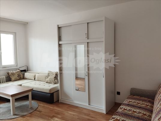 Stara Bežanija, 44 m2, sa terasom, renoviran