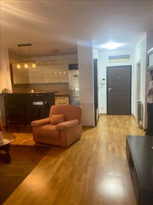  Vracar 52m2, blizu Hrama namesten 450