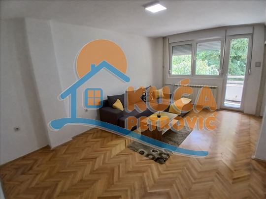 Izdaje se dvosoban namešten stan, 54m2, Zona III