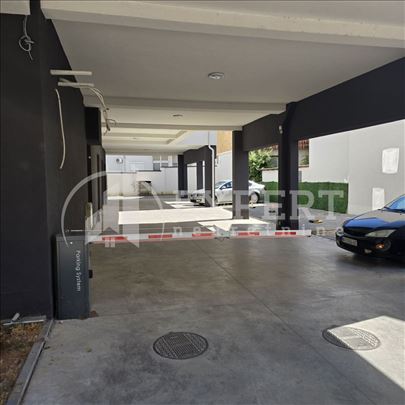 Izdaje se parking mesto u blizini Doma Zdravlja, 1