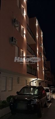 Izdajem kompletno namešten dvosoban stan – useljiv