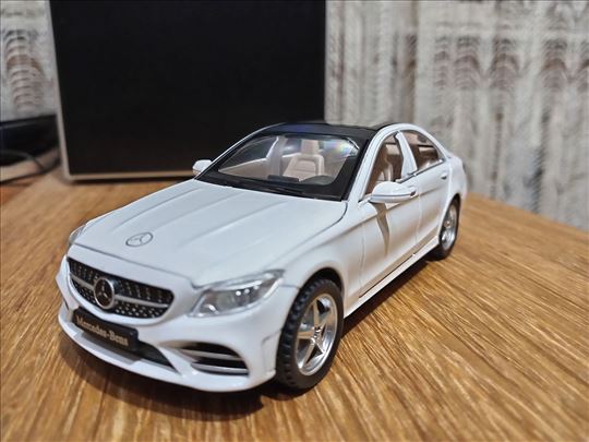 Metalni model automobila Mercedes C-klasa