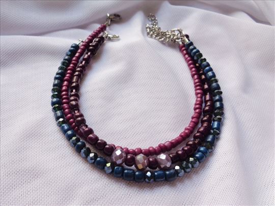 Nanogice u teget i ljubičastim bojama