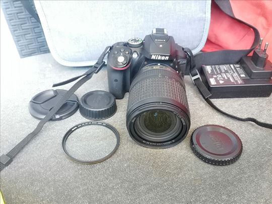 Nikon D5300 sa objektivom 18-140