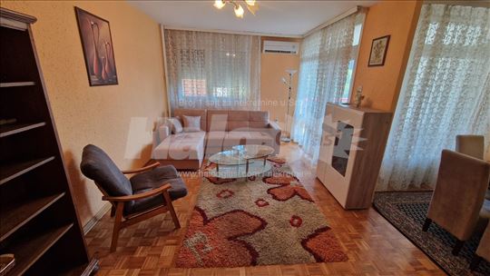 Trosoban stan na Banjici 82m²
