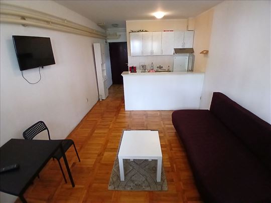 17 Oktobar-Kneževac-garsonjera-odmah useljiva