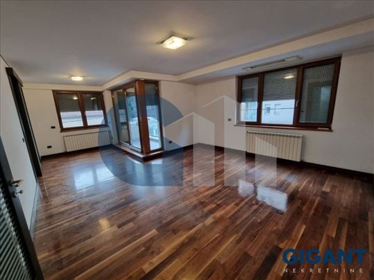 Crveni krst-S.Tekelije, 104m2, I, cg