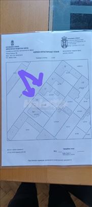 Dva placa jedan pored drugog