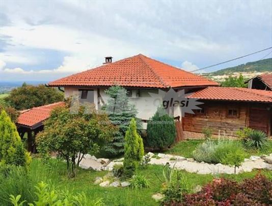 Etno selo na 2,2 ha sa kućom, vajatima i bazenom