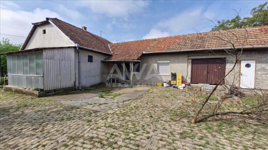 Gakovo, Kuća od 127 m2 na Placu od 1853 m2