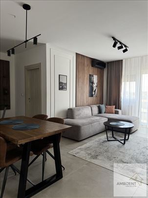 Jedinstven 3.5 stan u naselju White Hill, 77m2