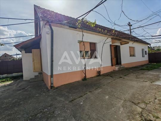 Kljajićevo. Dve kuće 210m2, plac 18ar