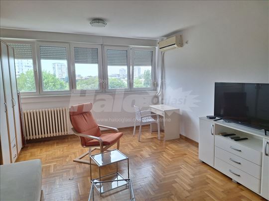 Kompletno renoviran stan kod Fontane