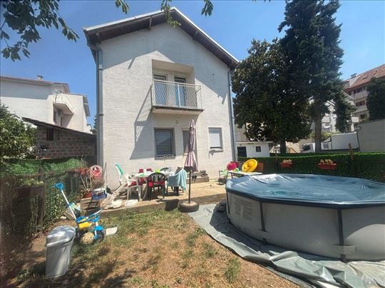 Kuća sa tri stana na odličnom mestu na Belim Vodam
