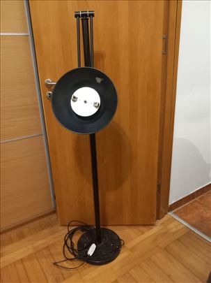 Podna halogena lampa - neispravna