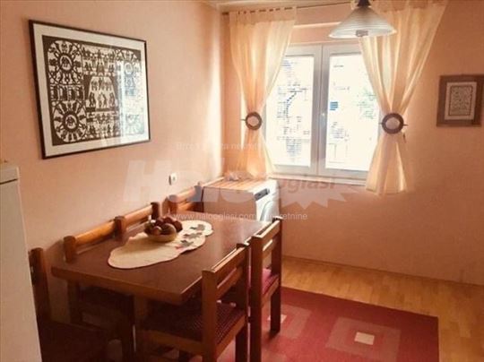 Prodajem dvosoban stan u prvoj zoni grada Užica