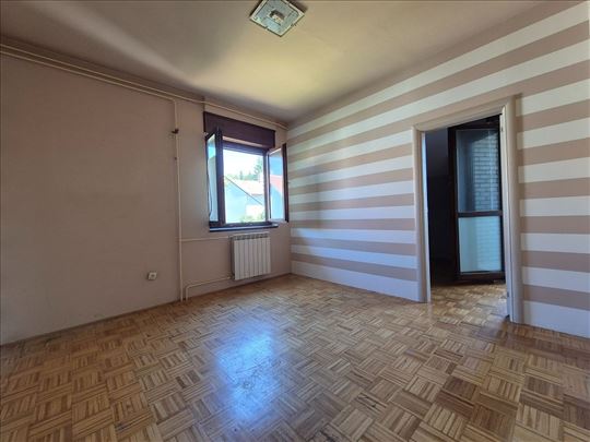 Prodajemo 2.5 stan na Petlovom brdu, Čajnička 55m2