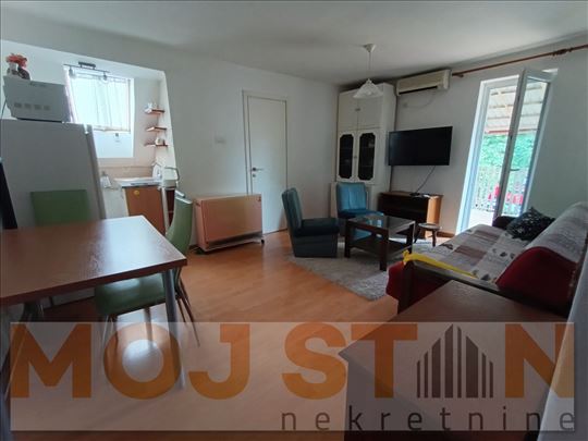 Zemun - naselje 13.Maj - 40m2 + 18m2 dvo(ipo)soban
