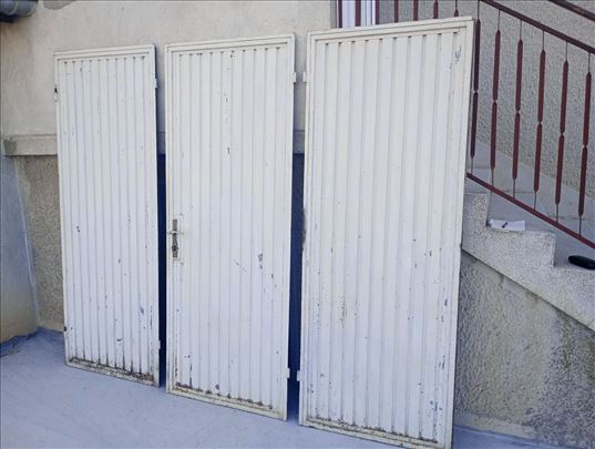 metalna vrata za garazu iz 3 dela 240x208.beograd