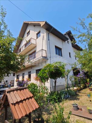 Kuća na prodaju, Guča 395 m², odlična lokacija