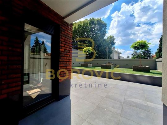 Kod Hrama, 144m2 + 125m2 dvorište, lux