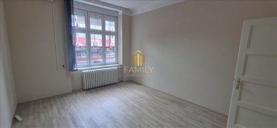 Izdaje se poslovni prostor – Spens, 60m² – 360€