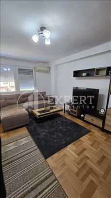 Izdaje se stan kod Pravnog fakulteta, 58m2