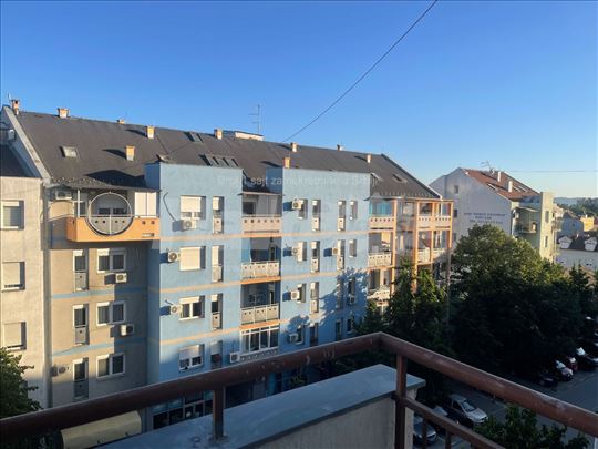 Izuzetna garsonjera u centru Novog Sada!