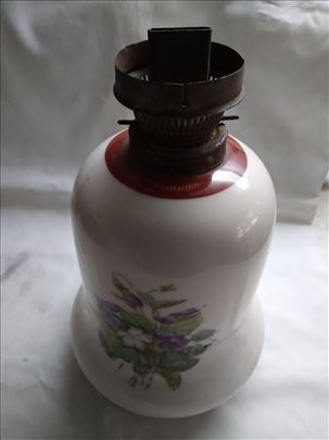 Petrolejska porcelanska lampa ,fali staklo 