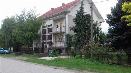 Stari Banovci, Živana Manojlovića
