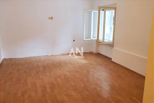 Zemun, Centar, Karađorđev Trg, Miroslava Tirše ID#
