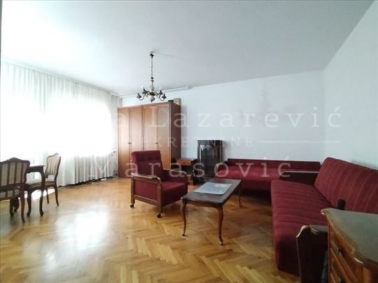 Beogradska kod Pravnog fakulteta ID#47980