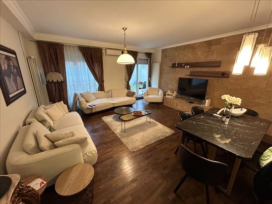 Izdaje se lux stan od 208m2 kod Cvetkove pijace