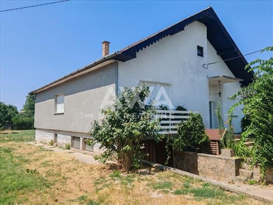 Kolut. Prizemna trosobna 124m2, plac 7ar