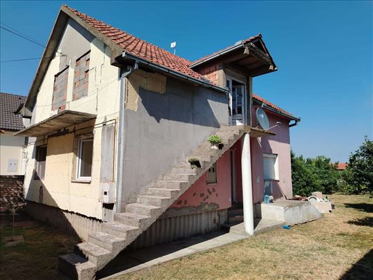Kuca u Starim Banovcima